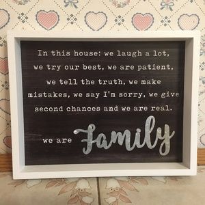 NWOT Cute "Family" Sign